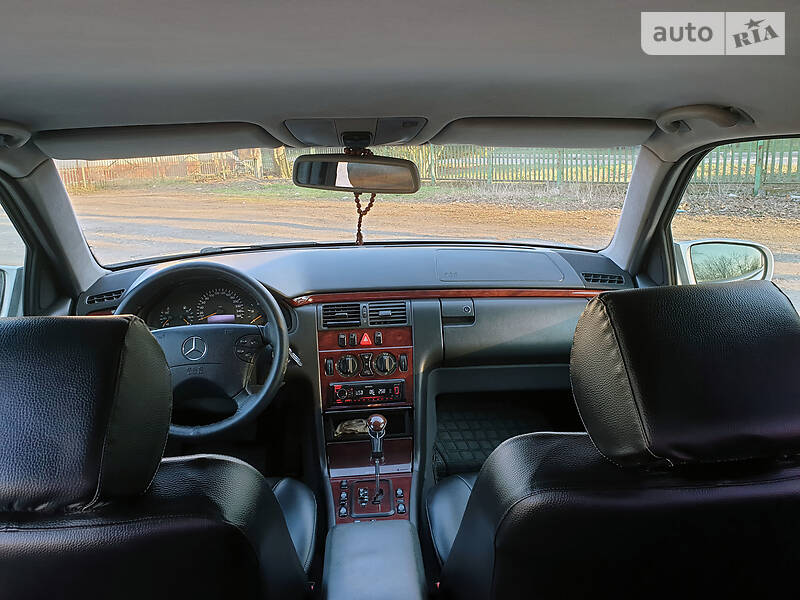 Седан Mercedes-Benz E-Class 2001 в Тернополі