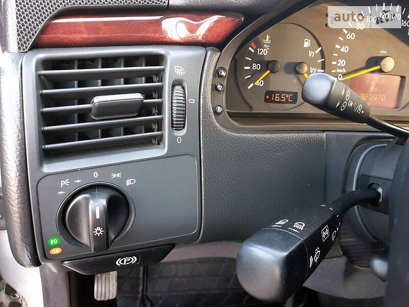 Седан Mercedes-Benz E-Class 2001 в Тернополі