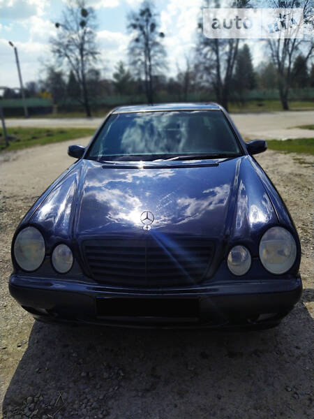 Седан Mercedes-Benz E-Class 2001 в 