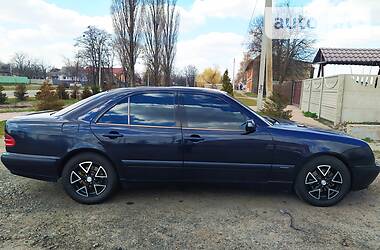 Седан Mercedes-Benz E-Class 2001 в 