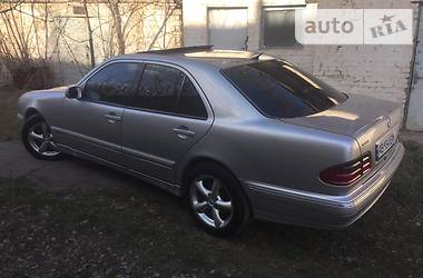 Седан Mercedes-Benz E-Class 2000 в 