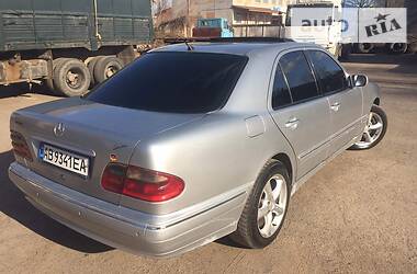Седан Mercedes-Benz E-Class 2000 в 