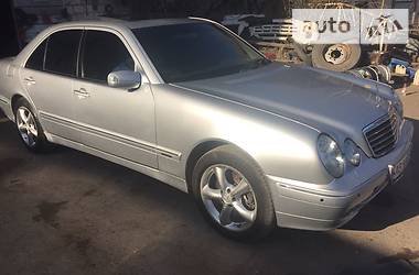 Седан Mercedes-Benz E-Class 2000 в 