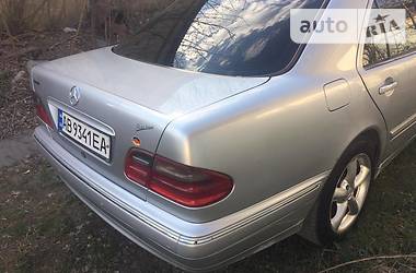 Седан Mercedes-Benz E-Class 2000 в 