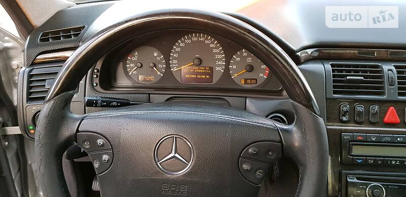Седан Mercedes-Benz E-Class 2001 в Львове