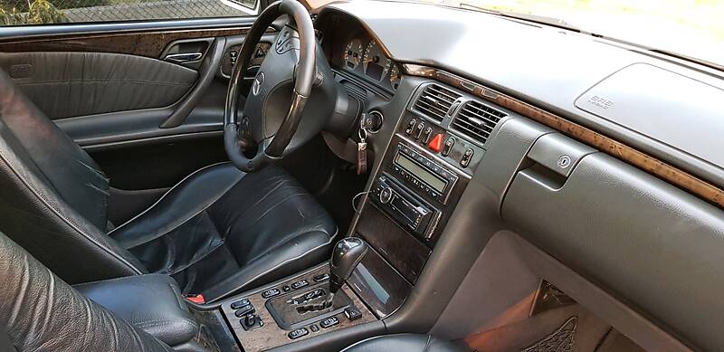 Седан Mercedes-Benz E-Class 2001 в Львове