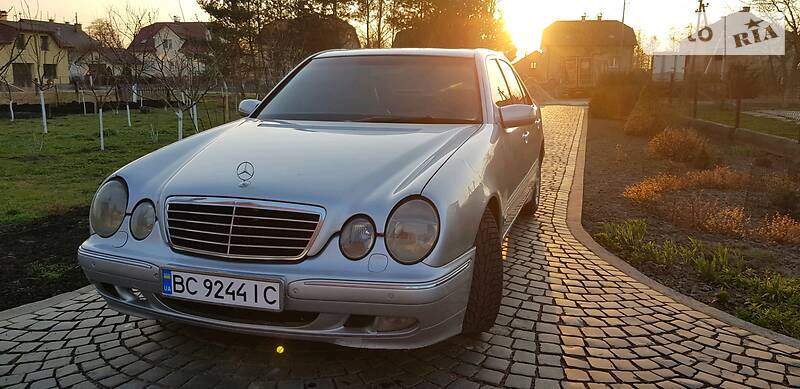 Седан Mercedes-Benz E-Class 2001 в Львове