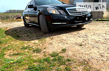 Седан Mercedes-Benz E-Class 2012 в Бучаче