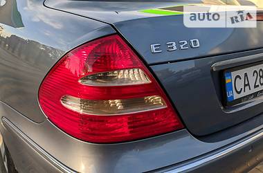Седан Mercedes-Benz E-Class 2004 в 