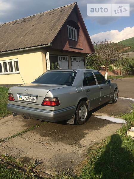 Седан Mercedes-Benz E-Class 1995 в Сваляві фото 29 Седан Mercedes-Benz E-Class 1995 в Сваляві