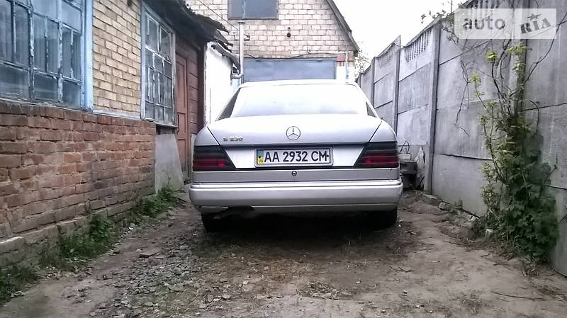 Седан Mercedes-Benz E-Class 1989 в Києві