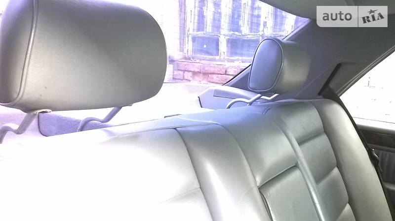 Седан Mercedes-Benz E-Class 1989 в Києві