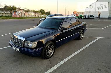 Седан Mercedes-Benz E-Class 1989 в 