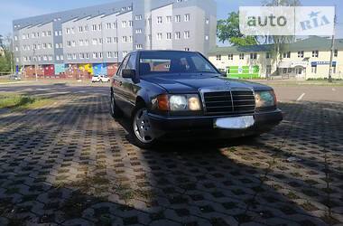 Седан Mercedes-Benz E-Class 1987 в Черкассах