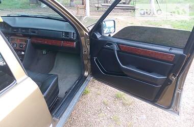 Седан Mercedes-Benz E-Class 1989 в 