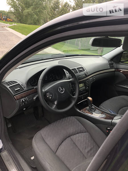 Седан Mercedes-Benz E-Class 2005 в Дніпрі