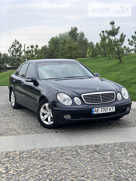 Седан Mercedes-Benz E-Class 2005 в Дніпрі