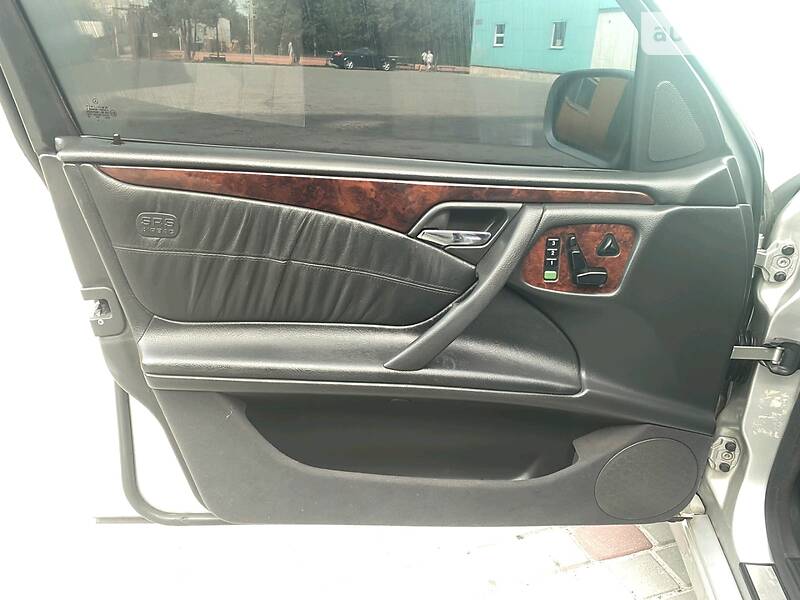 Седан Mercedes-Benz E-Class 2000 в Коломиї