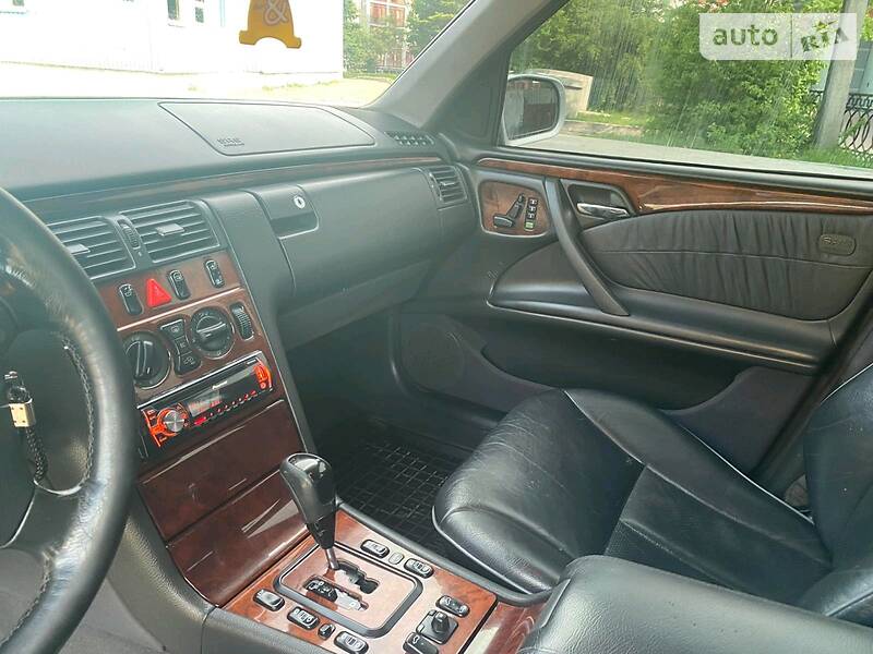 Седан Mercedes-Benz E-Class 2000 в Коломиї