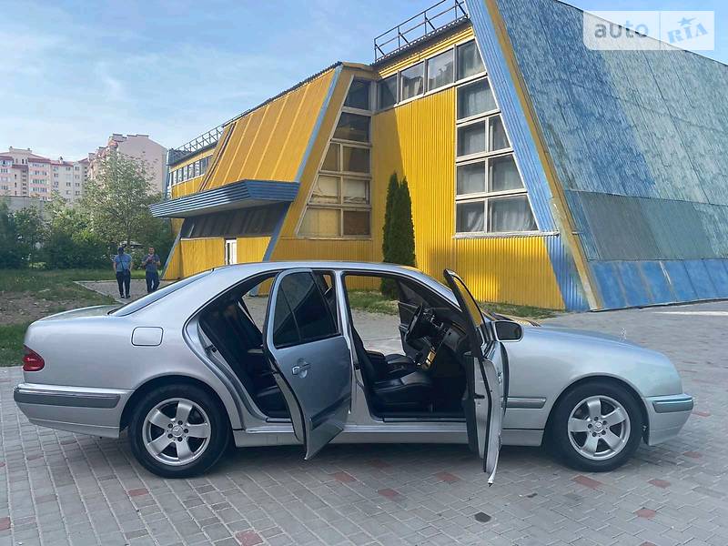 Седан Mercedes-Benz E-Class 2000 в Коломиї