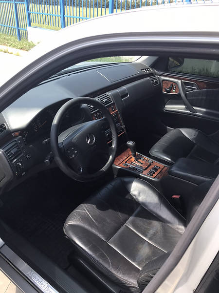 Седан Mercedes-Benz E-Class 2000 в Одесі