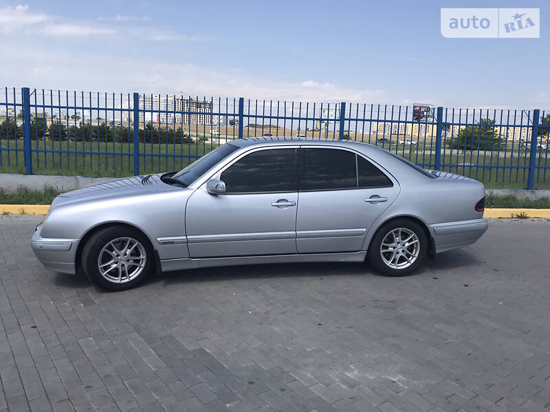 Седан Mercedes-Benz E-Class 2000 в Одесі
