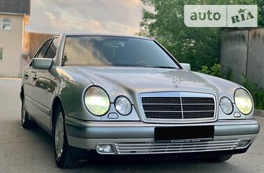 Седан Mercedes-Benz E-Class 1996 в Ивано-Франковске