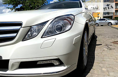 Купе Mercedes-Benz E-Class 2010 в 