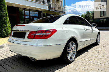 Купе Mercedes-Benz E-Class 2010 в 