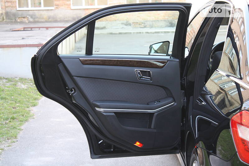 Седан Mercedes-Benz E-Class 2011 в Києві