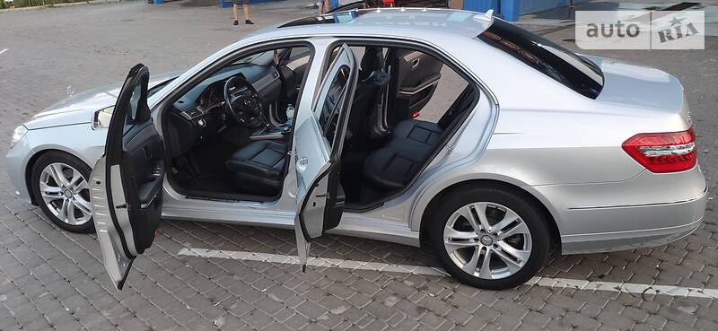 Седан Mercedes-Benz E-Class 2011 в Чернівцях