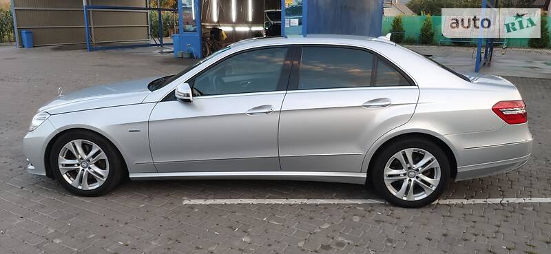 Седан Mercedes-Benz E-Class 2011 в Чернівцях