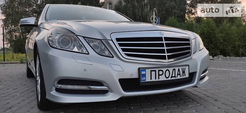 Седан Mercedes-Benz E-Class 2011 в Чернівцях