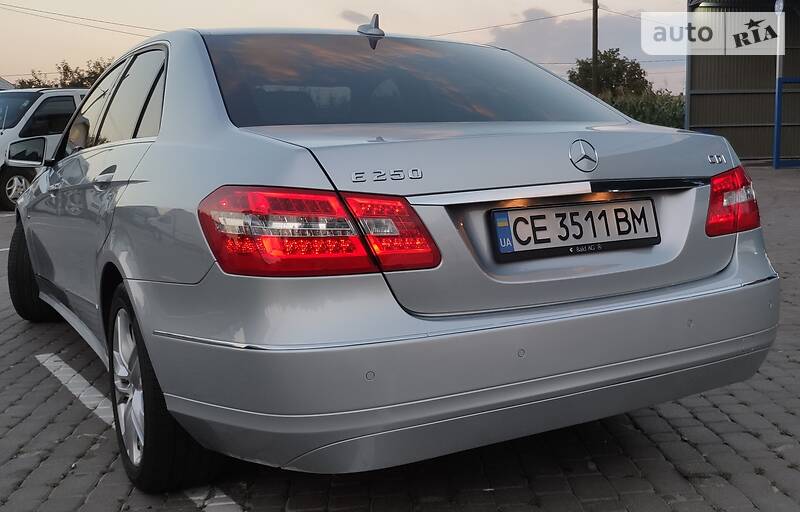 Седан Mercedes-Benz E-Class 2011 в Чернівцях