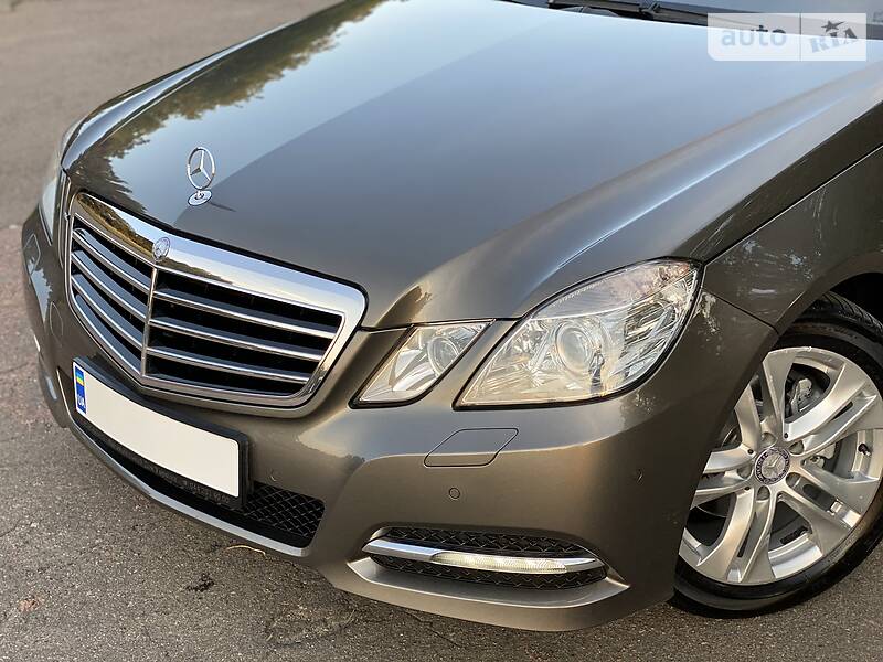 Седан Mercedes-Benz E-Class 2012 в Києві