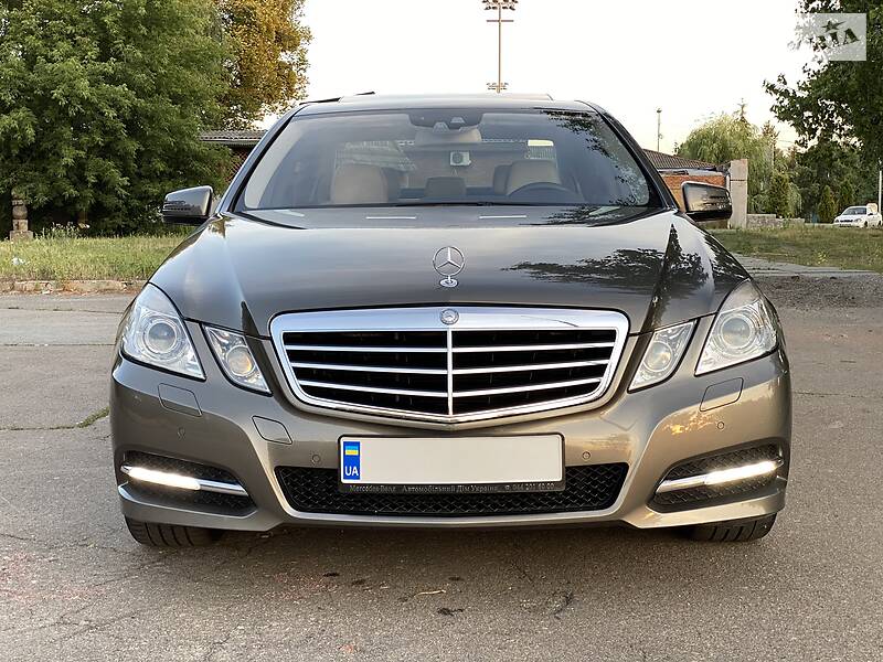 Седан Mercedes-Benz E-Class 2012 в Києві