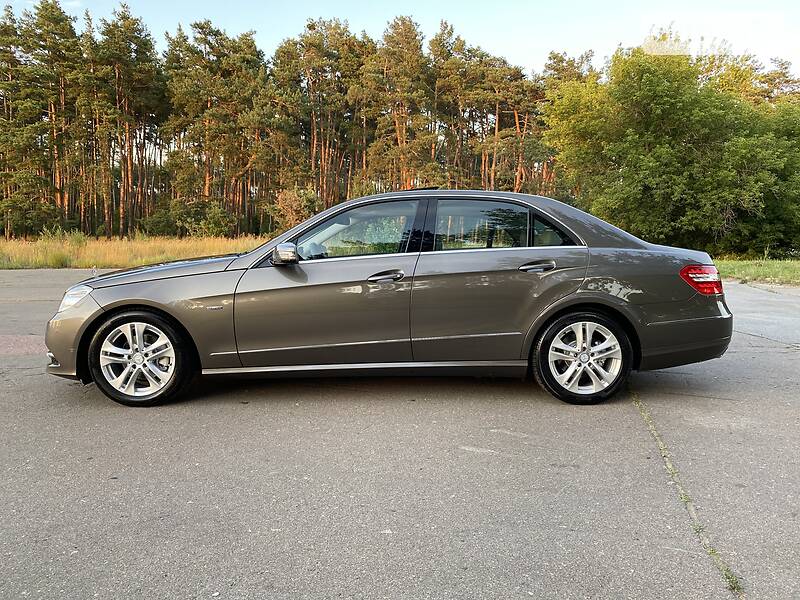 Седан Mercedes-Benz E-Class 2012 в Києві