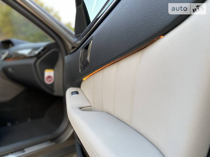 Седан Mercedes-Benz E-Class 2012 в Києві