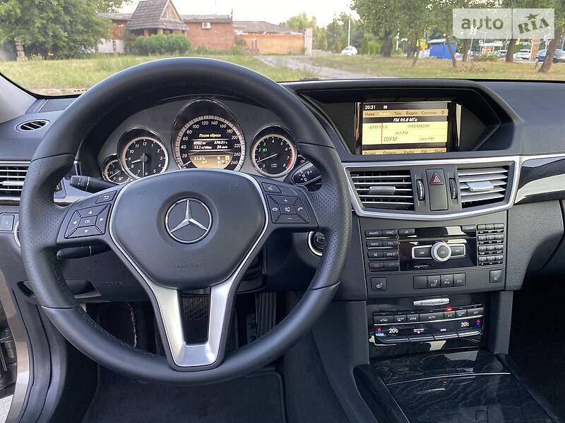 Седан Mercedes-Benz E-Class 2012 в Києві