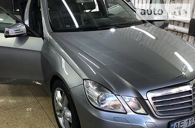 Седан Mercedes-Benz E-Class 2010 в Дніпрі