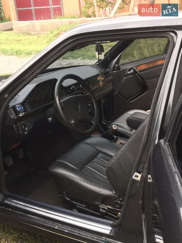 Седан Mercedes-Benz E-Class 1986 в 