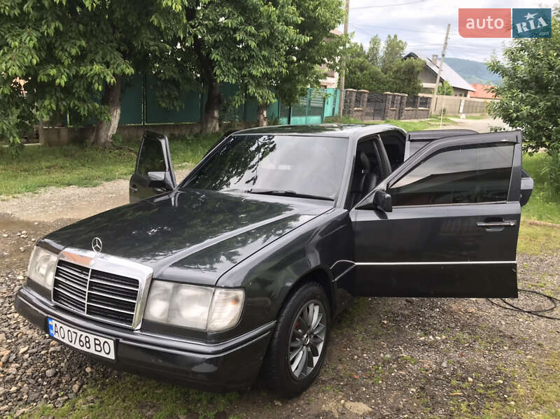 Седан Mercedes-Benz E-Class 1986 в Виноградові