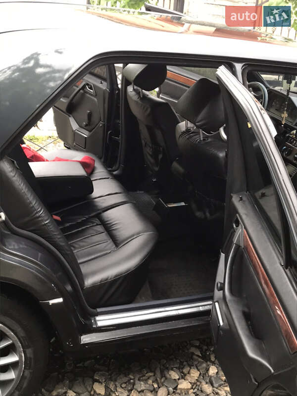 Седан Mercedes-Benz E-Class 1986 в Виноградові