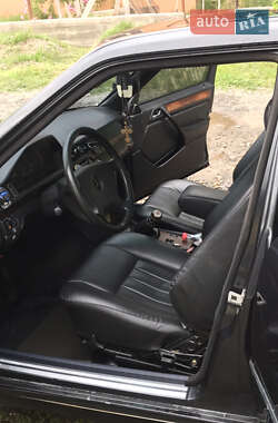 Седан Mercedes-Benz E-Class 1986 в Виноградові