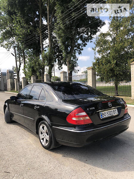 Седан Mercedes-Benz E-Class 2004 в Тернополі