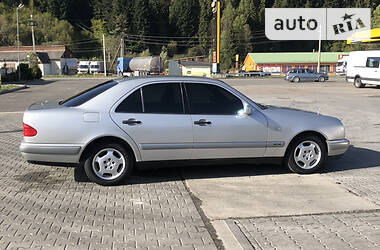 Седан Mercedes-Benz E-Class 1998 в Львове