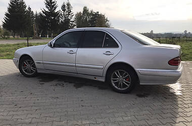 Седан Mercedes-Benz E-Class 2000 в Черновцах