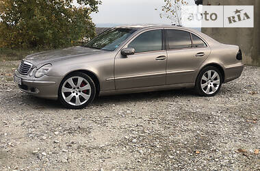 Седан Mercedes-Benz E-Class 2002 в Черновцах