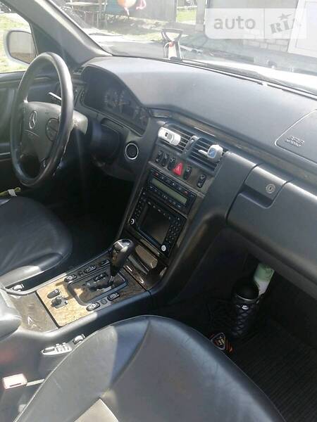 Mercedes-Benz E-Class 2001