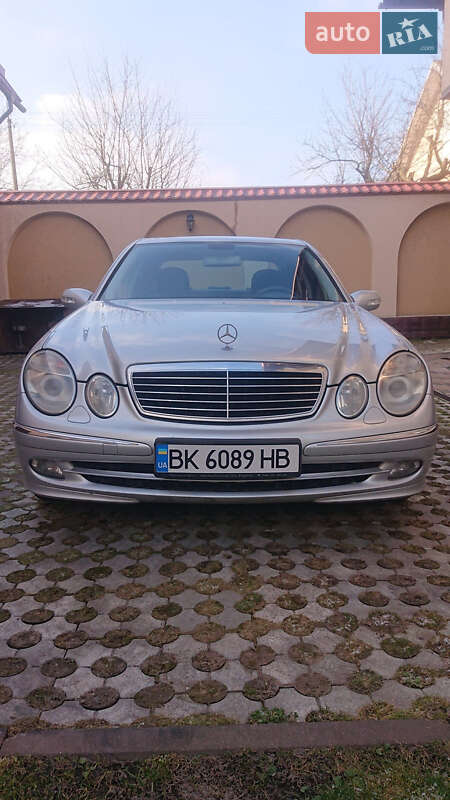 Седан Mercedes-Benz E-Class 2005 в Ровно